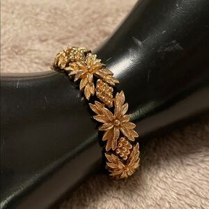 Sarah Coventry Gold Leaf Bracelet